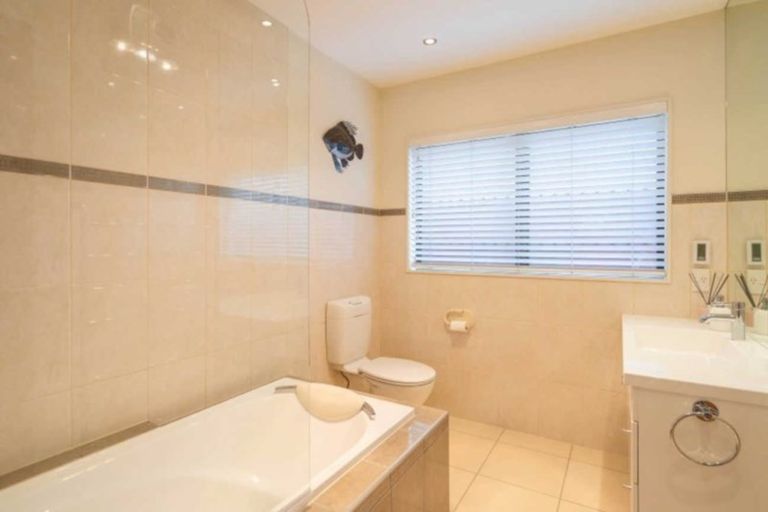 Photo of property in 58 Golf Road, Paraparaumu Beach, Paraparaumu, 5032