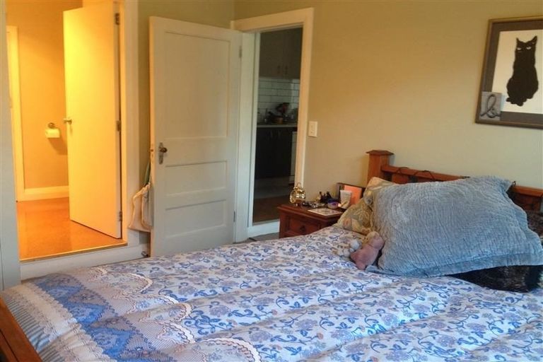 Photo of property in 36 Edinburgh Terrace, Berhampore, Wellington, 6023