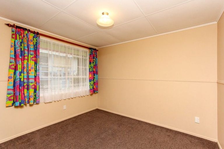 Photo of property in 114 Huatoki Street, Frankleigh Park, New Plymouth, 4310