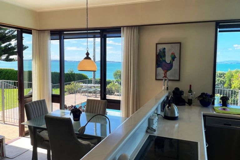 Photo of property in 18 Burford Place, Mellons Bay, Auckland, 2014