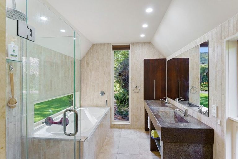 Photo of property in 9 Karaka Grove, Waikanae, 5036