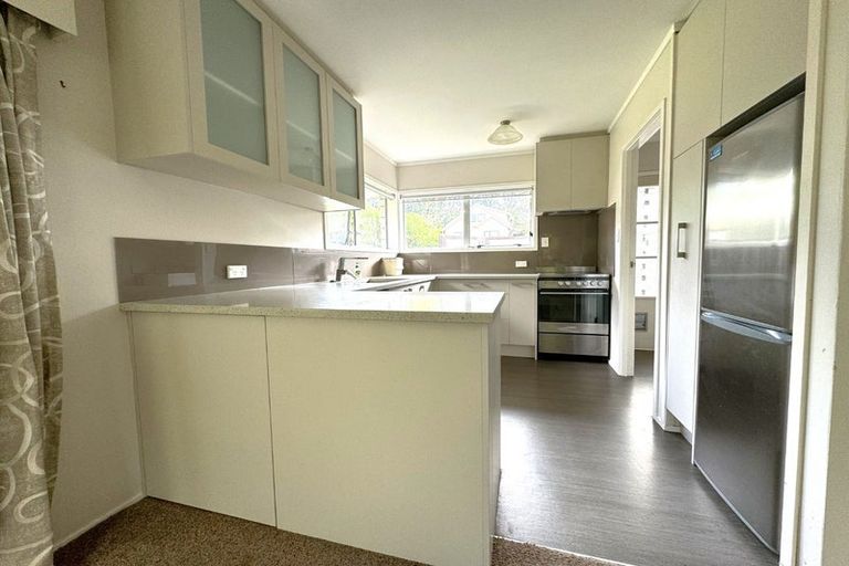 Photo of property in 2/4 Mahuta Grove, Northcote, Auckland, 0627