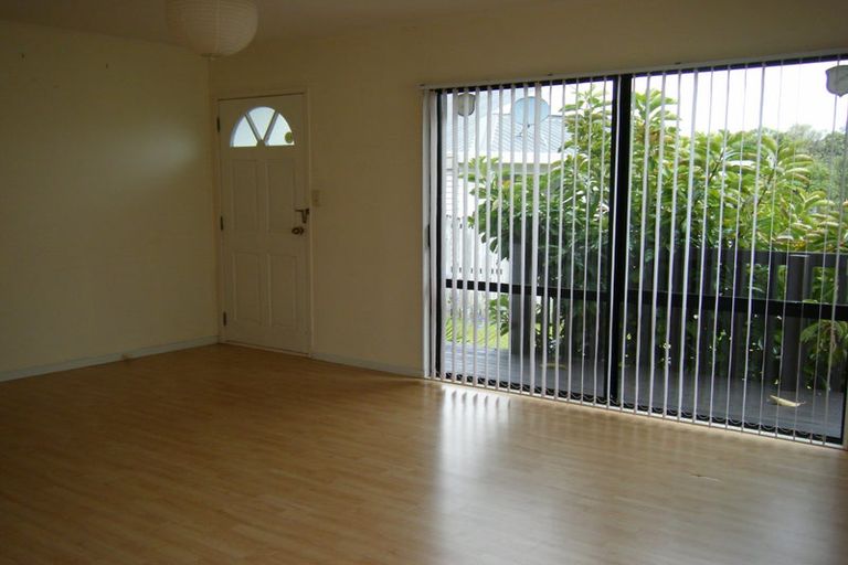 Photo of property in 5 Wren Place, Unsworth Heights, Auckland, 0632