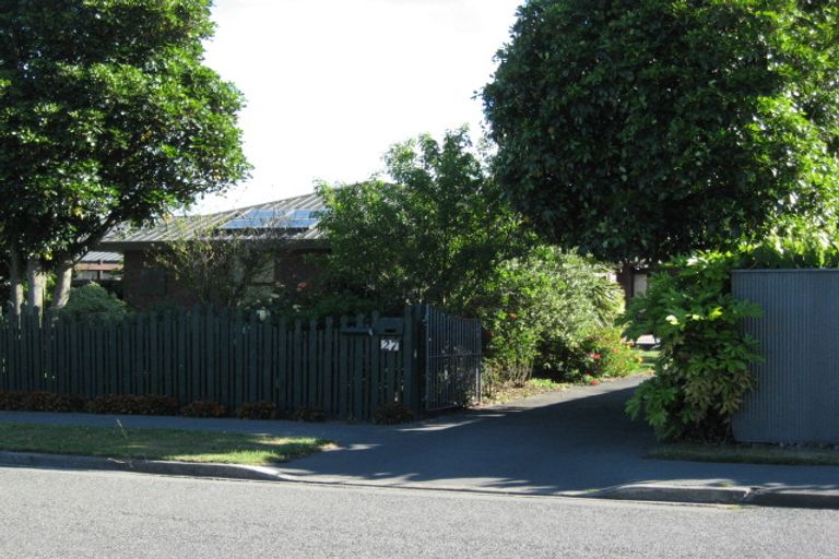 Photo of property in 27 Broadfell Avenue, Avonhead, Christchurch, 8042