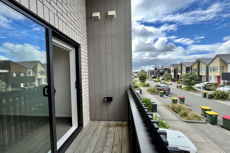 Photo of property in 6 Desalt Drive, Hobsonville, Auckland, 0616