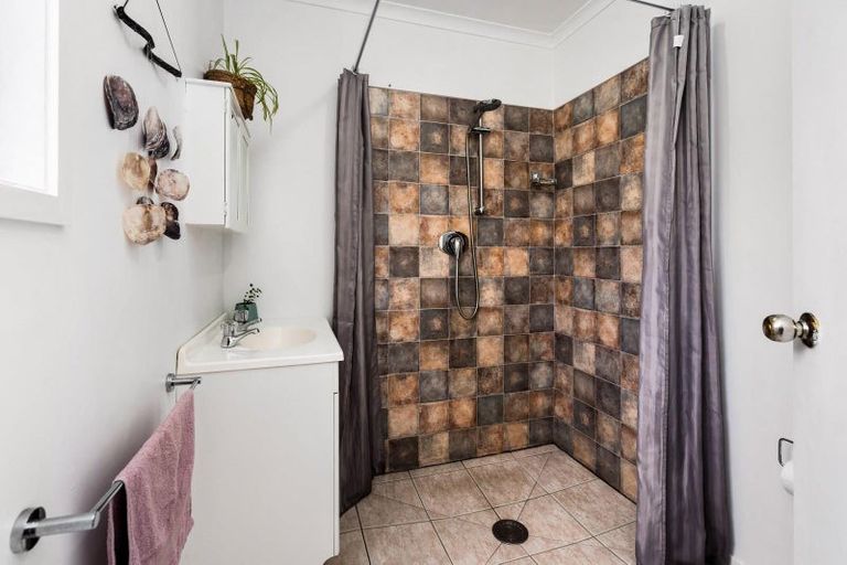 Photo of property in 105 Gorge Road, Maungaturoto, 0520