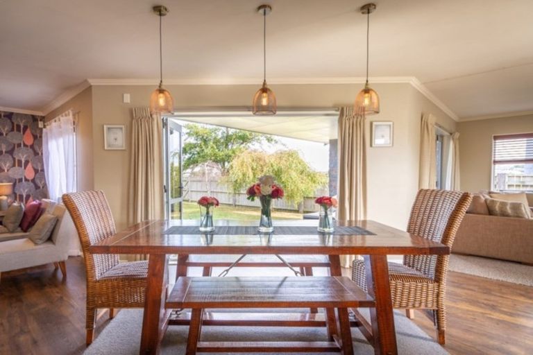 Photo of property in 174 Schnell Drive, Kelvin Grove, Palmerston North, 4414