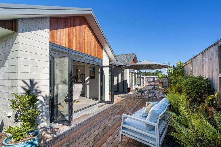 Photo of property in 22 Penetaka Heights, Pyes Pa, Tauranga, 3112