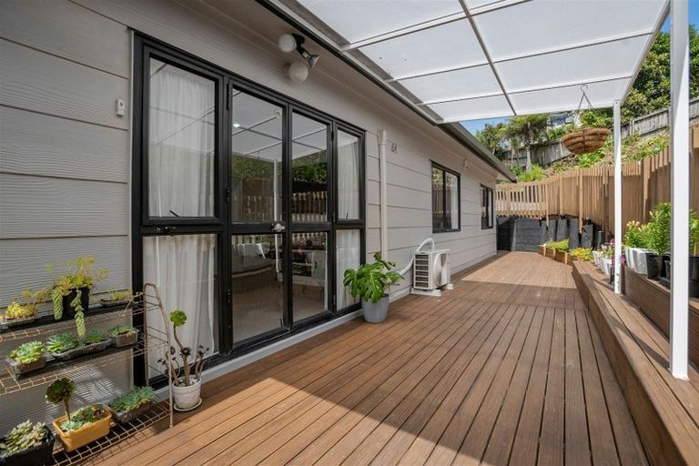 Photo of property in 1/6 Glen Vista Place, Bayview, Auckland, 0629