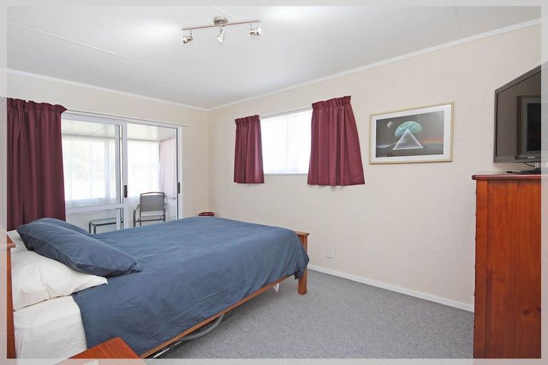 Photo of property in 8 Hart Street, Foxton Beach, Foxton, 4815
