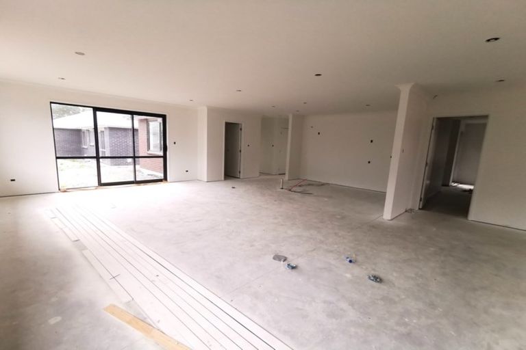 Photo of property in 8 Ropere Street, Kumeu, 0810