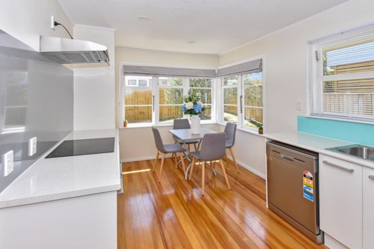 Photo of property in 16 Buller Crescent, Manurewa, Auckland, 2102