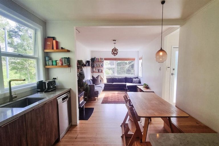 Photo of property in 153 Laingholm Drive, Laingholm, Auckland, 0604