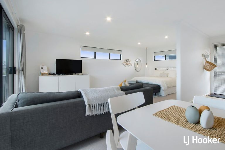 Photo of property in 24 Surfers Avenue, Waihi Beach, 3611