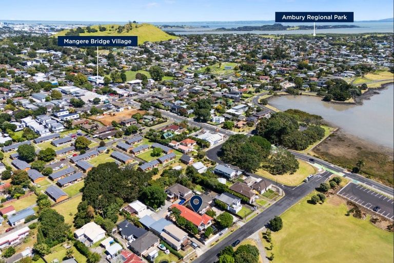 Photo of property in 7a Waterfront Road, Mangere Bridge, Auckland, 2022