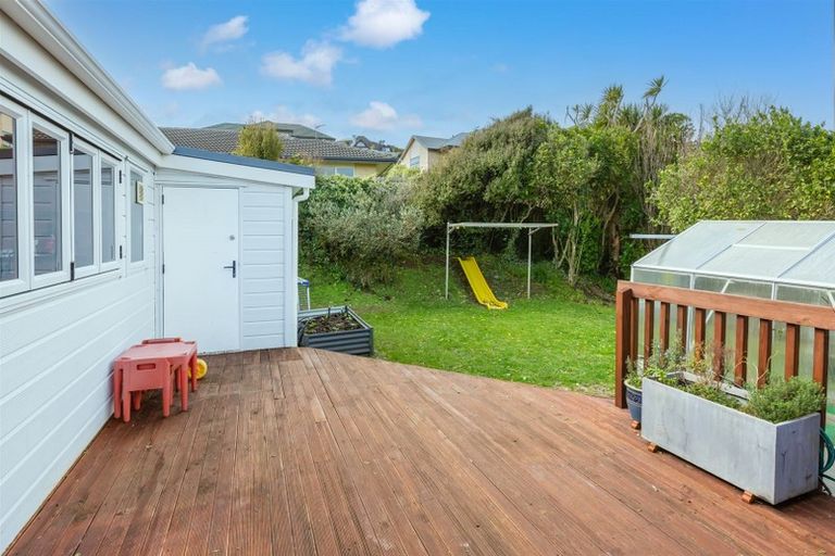 Photo of property in 5 Pikitanga Close, Tawa, Wellington, 5028