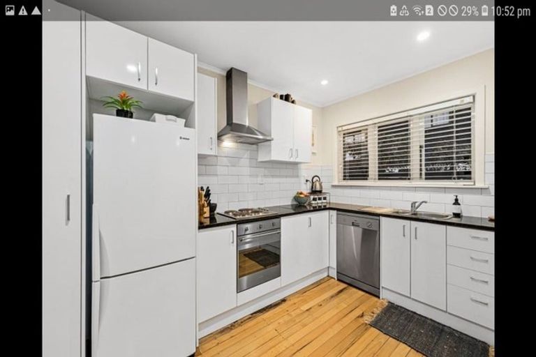 Photo of property in 12 Arahoe Road, New Lynn, Auckland, 0600
