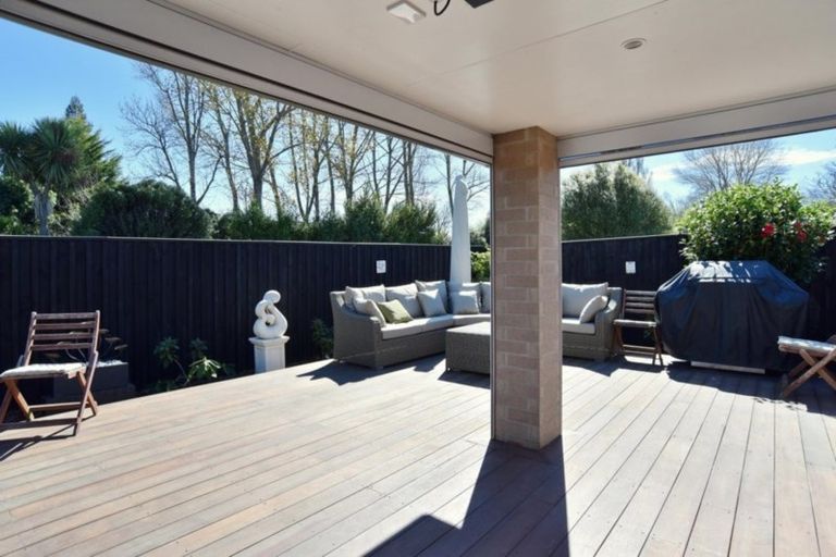 Photo of property in 15a Canberra Place, Redwood, Christchurch, 8051