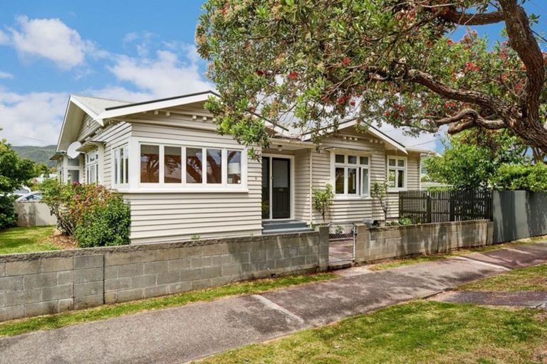 Photo of property in 9 Riddiford Street, Woburn, Lower Hutt, 5011