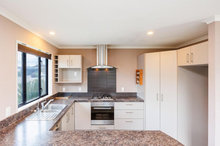 Photo of property in 9 Angelina Way, Kelvin Grove, Palmerston North, 4414