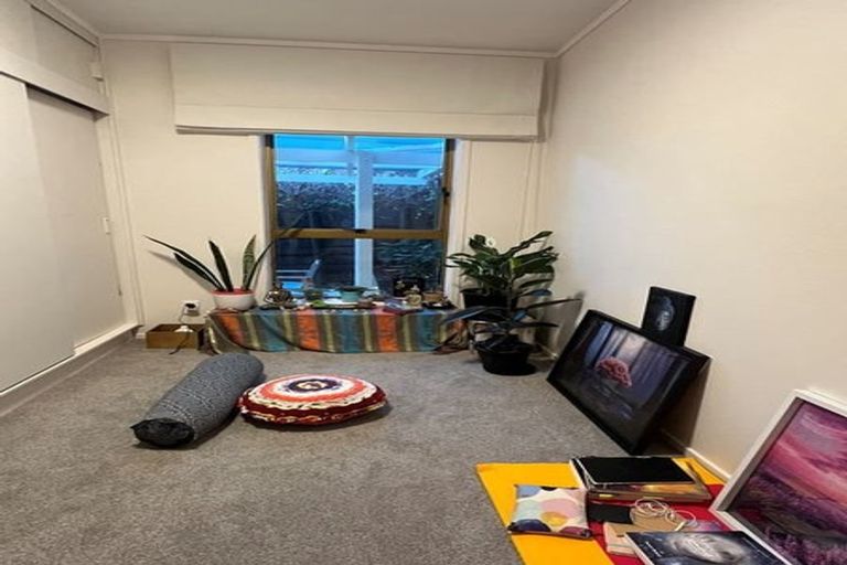 Photo of property in 2/16 Malters Place, Browns Bay, Auckland, 0630