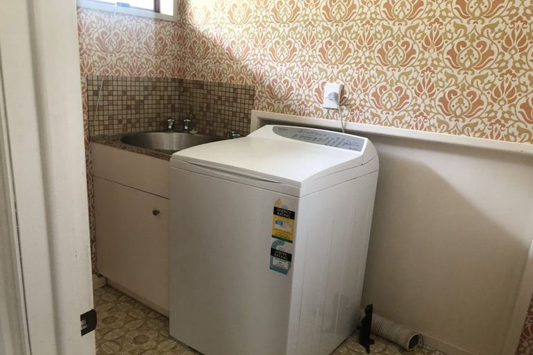 Photo of property in 1 Bambery Court, Palmerston North, 4414