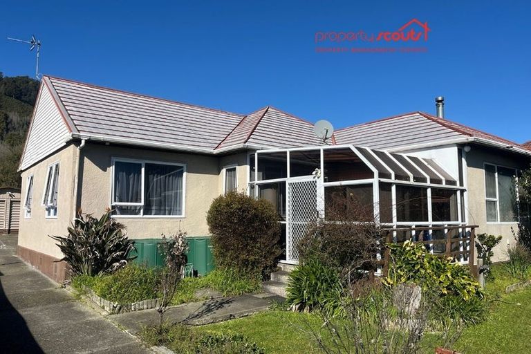Photo of property in 107 Tipahi Street, Nelson South, Nelson, 7010