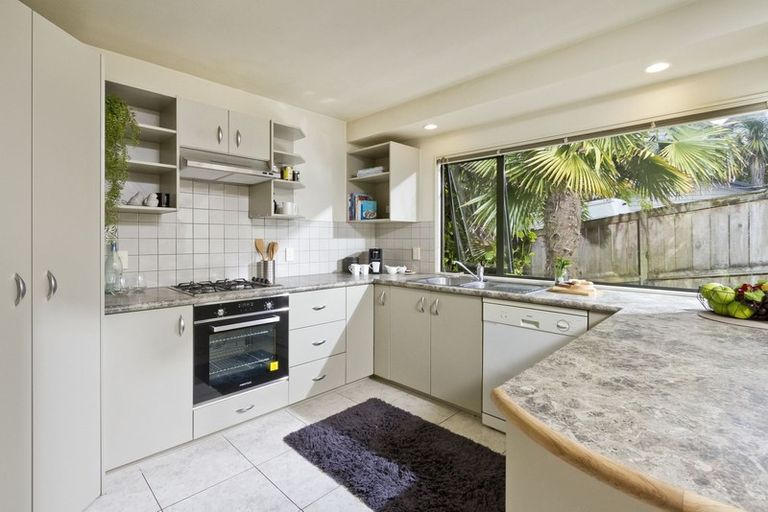 Photo of property in 2/29 John Court Street, Birkenhead, Auckland, 0626
