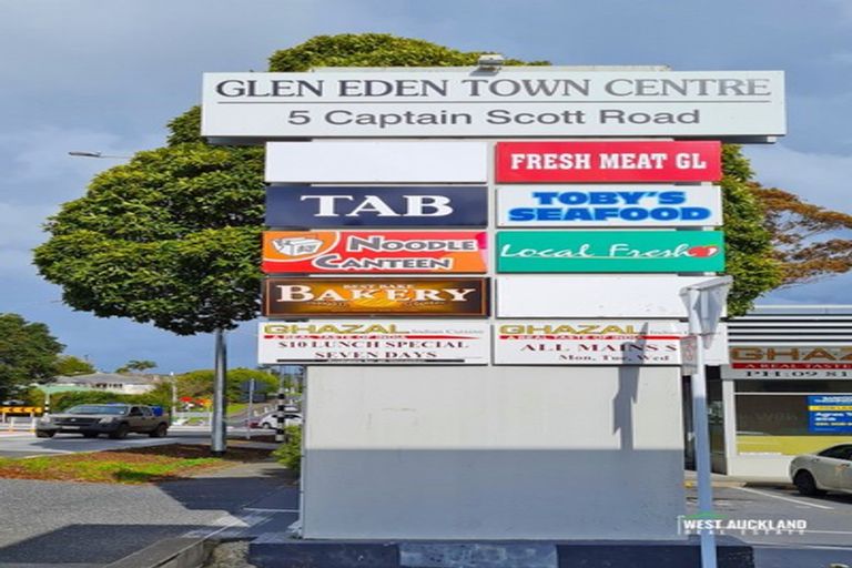 Photo of property in 8 Captain Scott Road, Glen Eden, Auckland, 0602