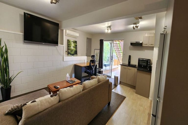 Photo of property in 62a Captain Scott Road, Glen Eden, Auckland, 0602