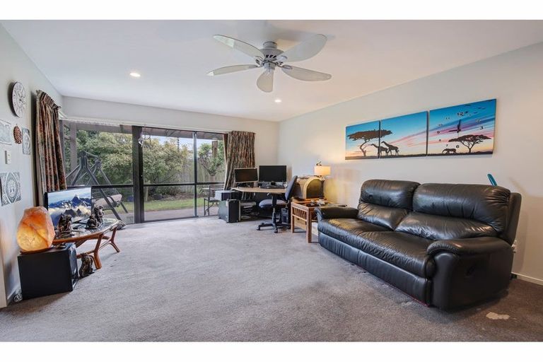 Photo of property in 2/22 Briarmont Street, Avondale, Christchurch, 8061
