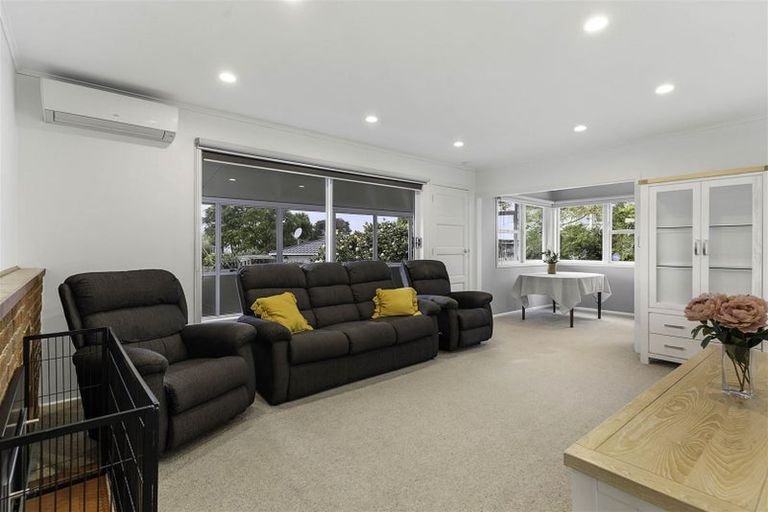 Photo of property in 1/38 Weldene Avenue, Glenfield, Auckland, 0629