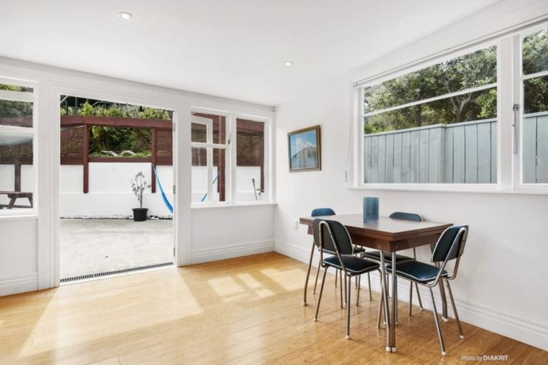 Photo of property in 250 Houghton Bay Road, Houghton Bay, Wellington, 6023