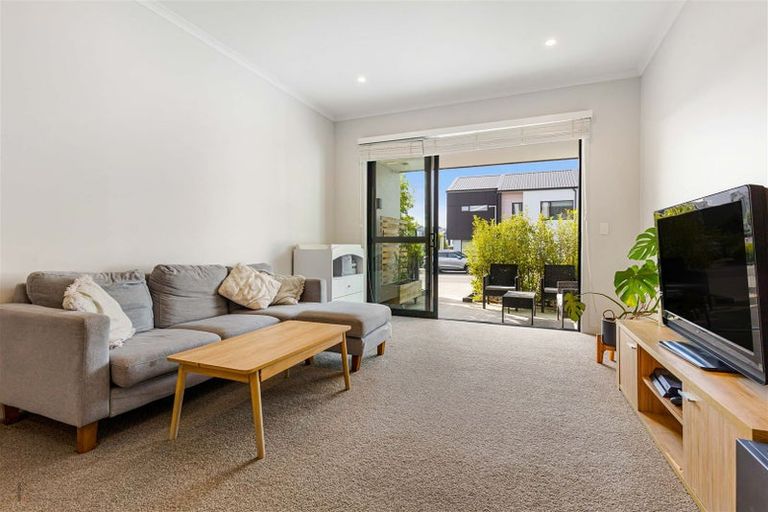 Photo of property in 2/3 Genevieve Lane, Hobsonville, Auckland, 0616