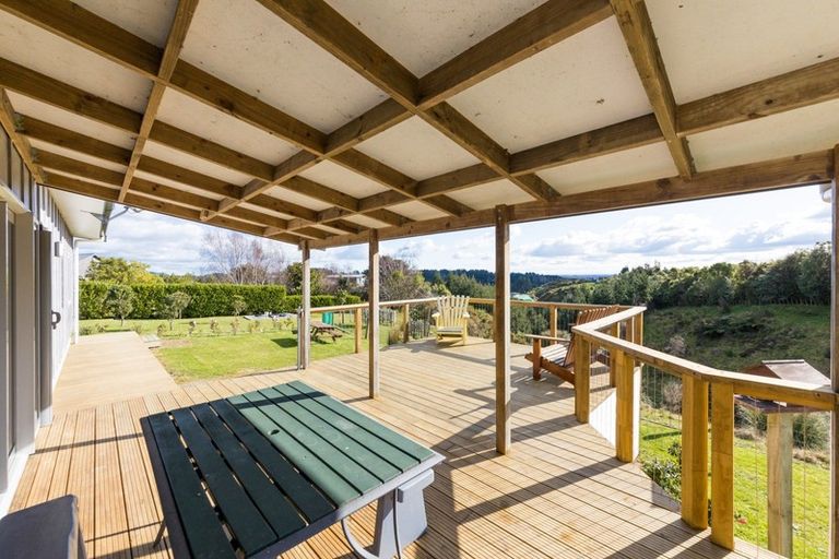 Photo of property in 74 Polson Hill Drive, Aokautere, Palmerston North, 4471