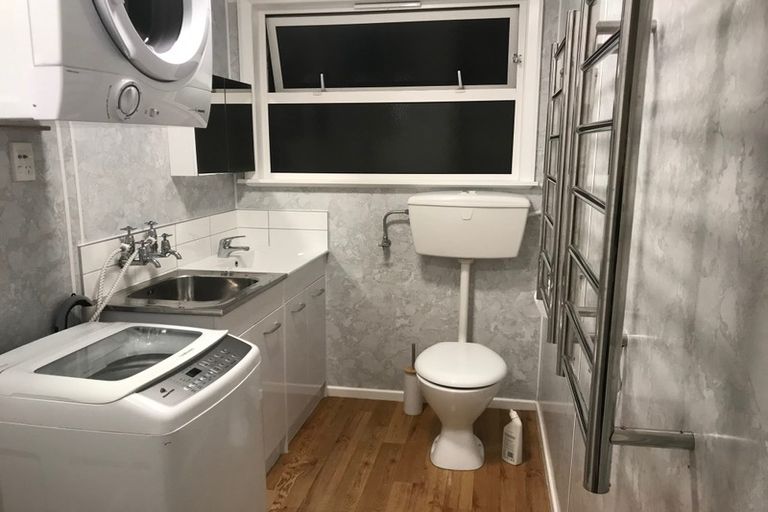 Photo of property in 118 Lyall Parade, Lyall Bay, Wellington, 6022