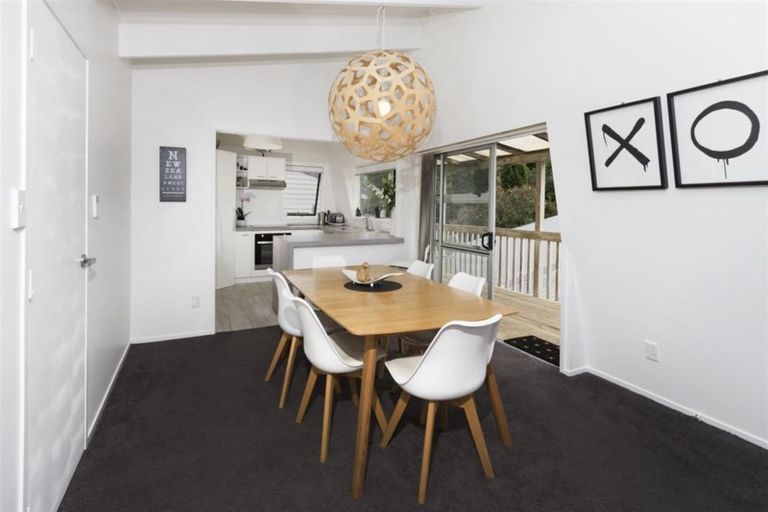 Photo of property in 1/17 Tiri View Place, Waiake, Auckland, 0630