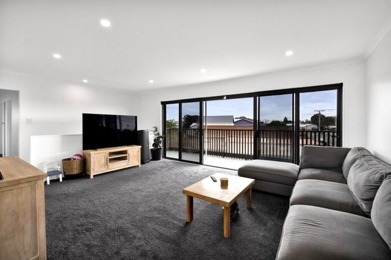 Photo of property in 35 Collins Street, Hawera, 4610