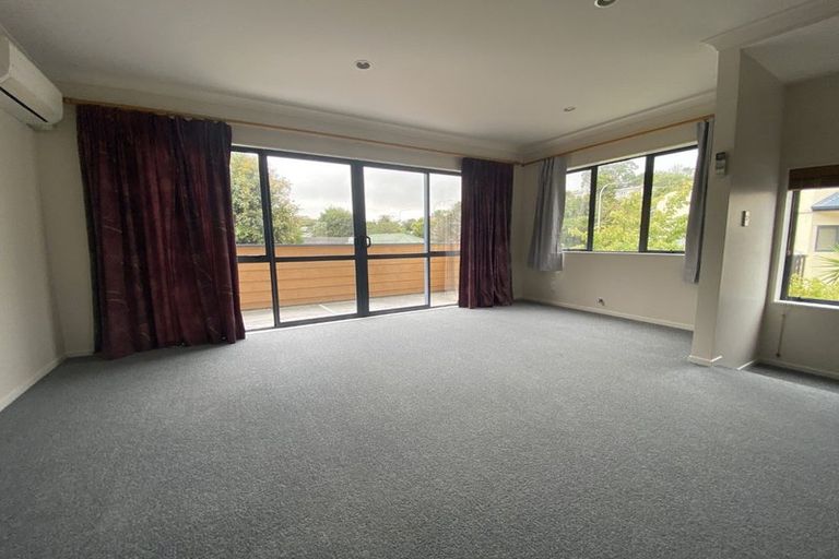 Photo of property in 2 Stella Grove, Newlands, Wellington, 6037