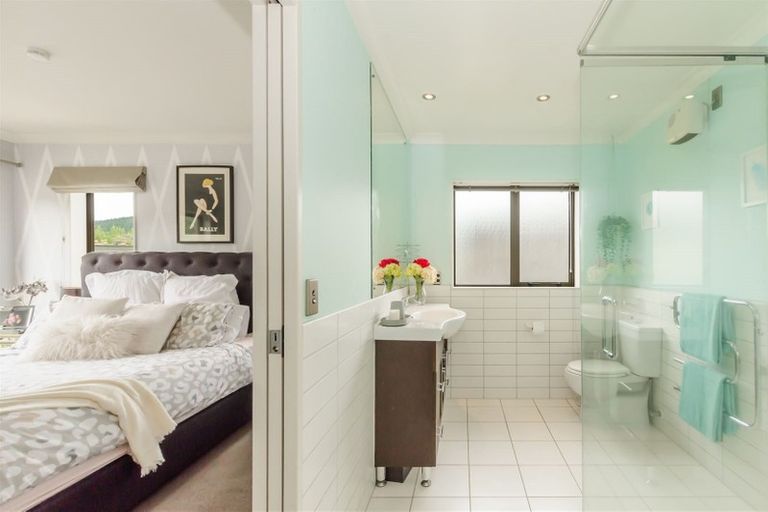 Photo of property in 17 Bluewater Place, Paraparaumu, 5032