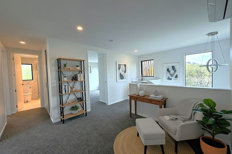 Photo of property in 5 Raphael Place, West Harbour, Auckland, 0618