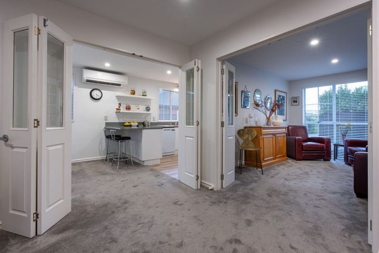 Photo of property in 99 Avonhead Road, Avonhead, Christchurch, 8042