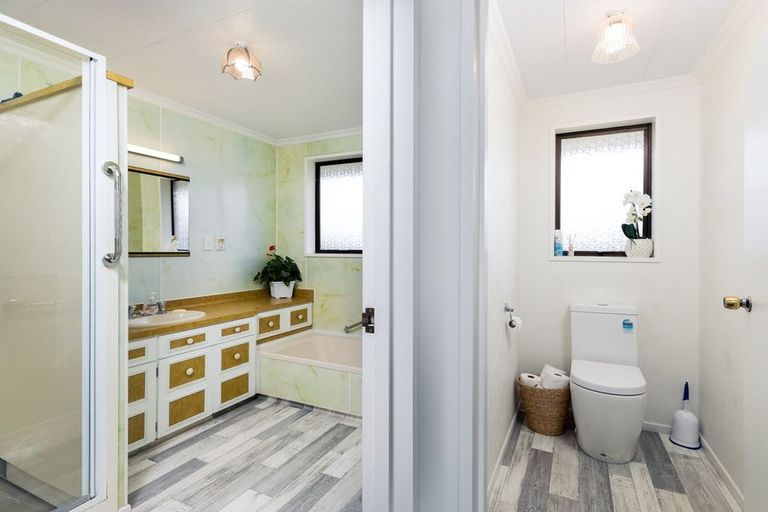 Photo of property in 23 Timaru Road, Waimate, 7924