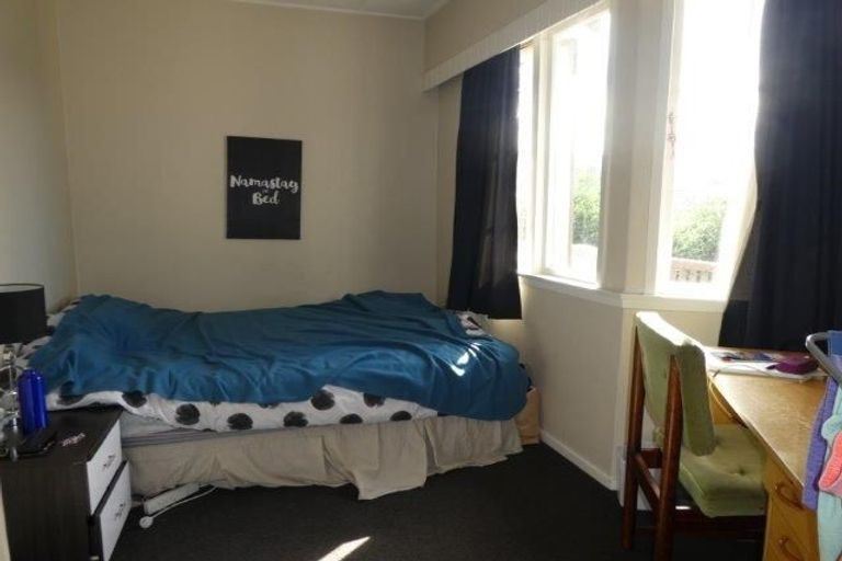 Photo of property in 11 Wynyard Crescent, Fernhill, Queenstown, 9300