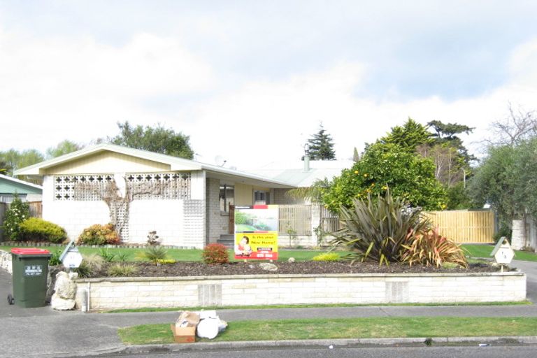 Photo of property in 13 Bale Place, Havelock North, 4130