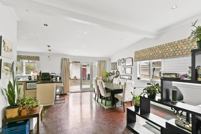 Photo of property in 160 Russell Terrace, Berhampore, Wellington, 6023