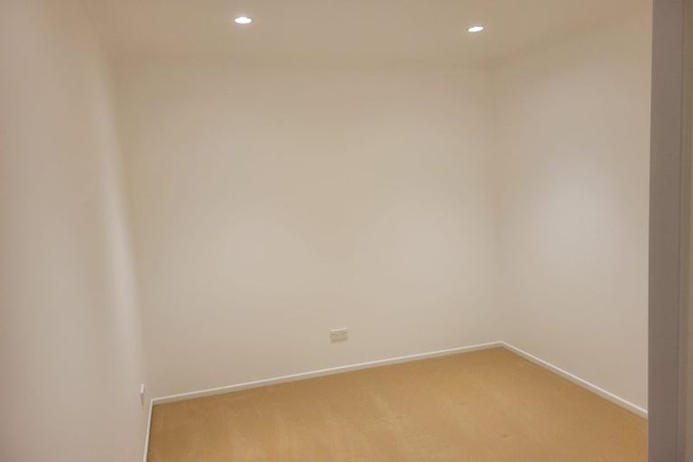 Photo of property in 25 Mcclintock Road, Massey, Auckland, 0614