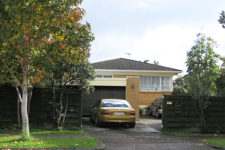 Photo of property in 31 Botany Road, Botany Downs, Auckland, 2010