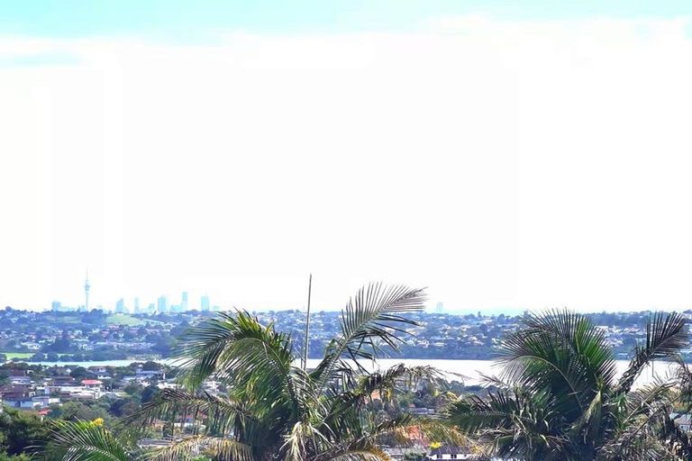 Photo of property in 64 Bleakhouse Road, Bucklands Beach, Auckland, 2014