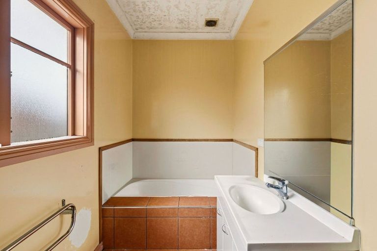 Photo of property in 28 Kowhai Street, Castlecliff, Whanganui, 4501